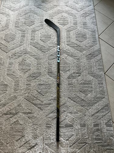 Senior Left Hand P28  Super Tacks AS-V PRO Hockey Stick