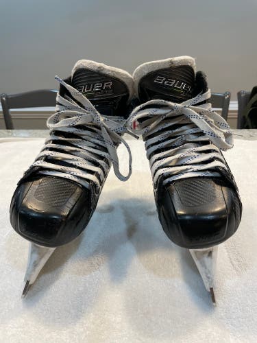 Used Bauer Regular Width Size 3.5 Elite Hockey Goalie Skates