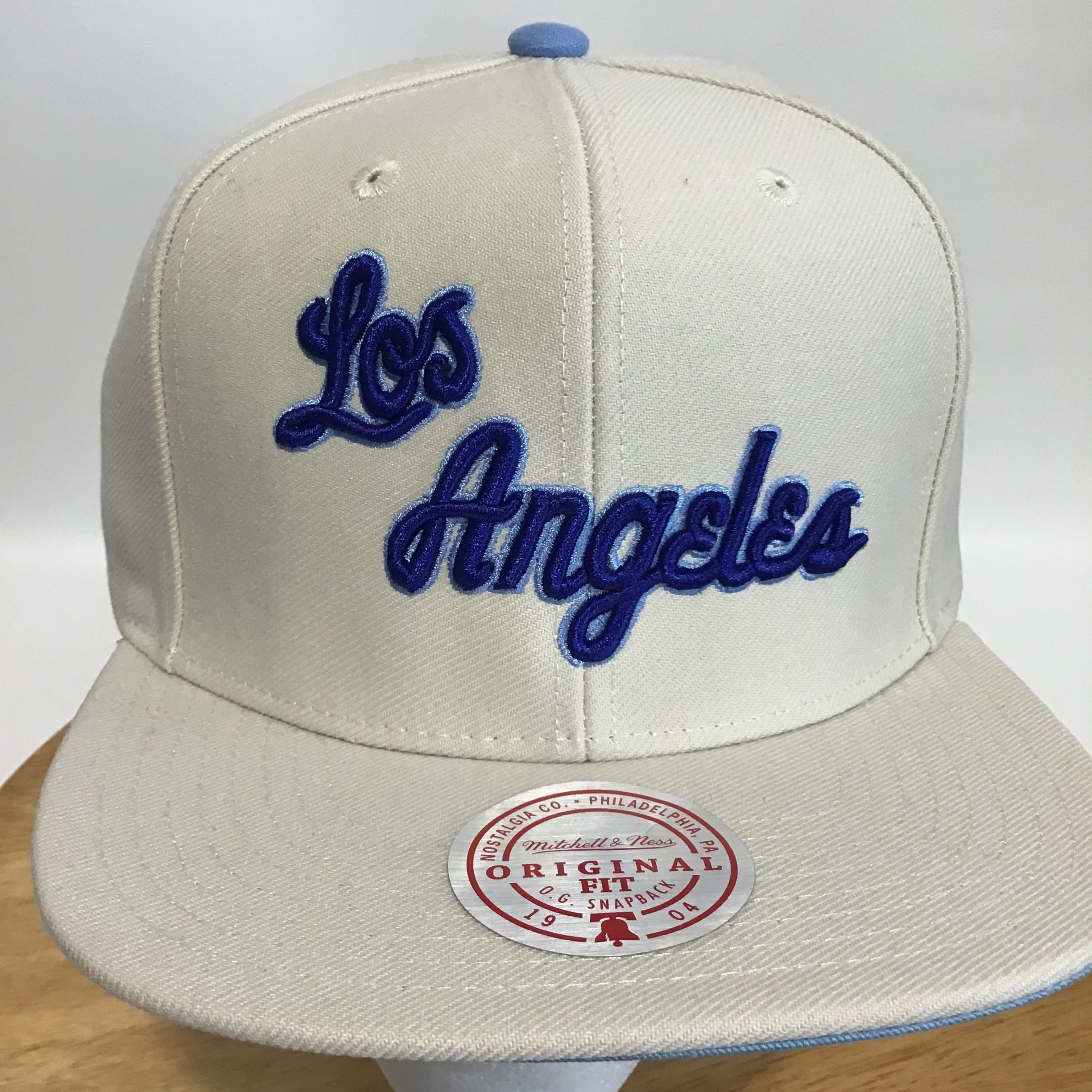 Mitchell & Ness Los Angeles Lakers NBA Winter White Unisex Snapback Cap  White HHSS5742-LALYYPPPWHIT