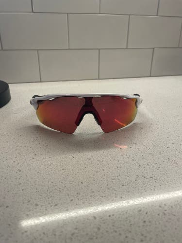 Used One Size Fits All Oakley Radar EV Sunglasses