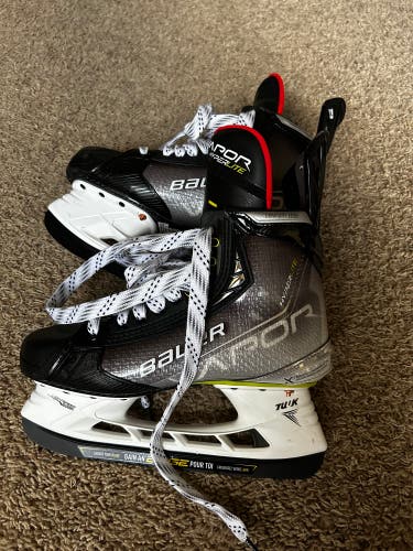 Used Bauer Extra Wide Width  Size 6 Vapor Hyperlite Hockey Skates