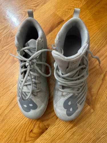 Gray Used Kids Size 6.0 (Women's 7.0) Molded Cleats New Balance Mid Top Rush