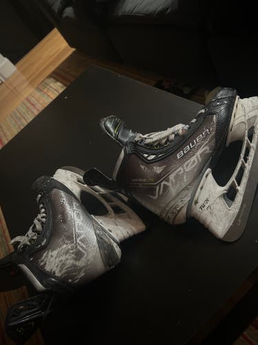 Hyperlite hockey skates