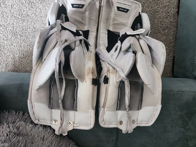 Used 35" Vaughn Velocity V9 Goalie Leg Pads