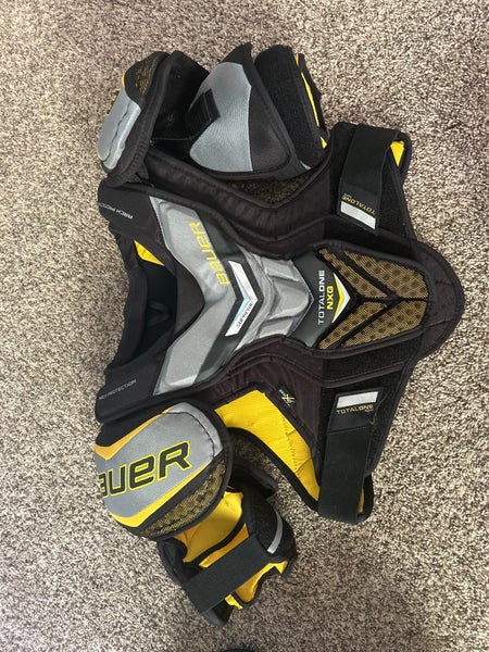 Junior Medium Bauer Supreme TotalOne NXG Shoulder Pads
