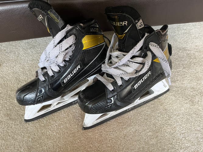 Junior Bauer Regular Width Size 5.5 Ultrasonic Hockey Goalie Skates