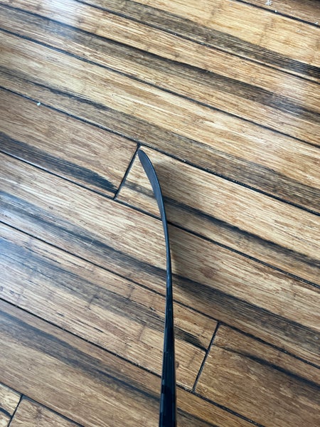 Senior Right Handed Nexus Sync Hockey Stick