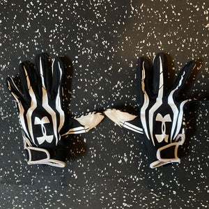 Black Adult  Under Armour Gloves