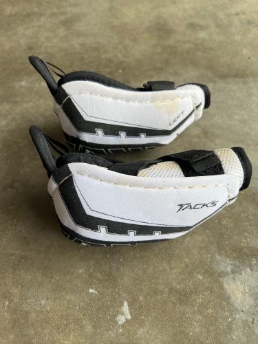 CCM Tacks 1052 Elbow Pads