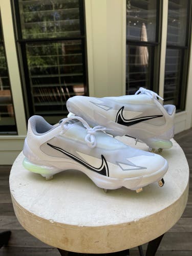 White New Metal Low Top Trout