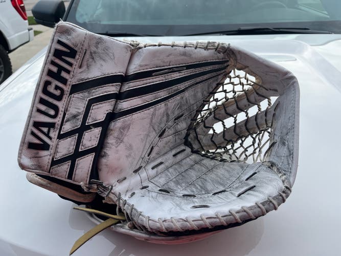 Vaughn V8 Goalie Glove Trapper White Black