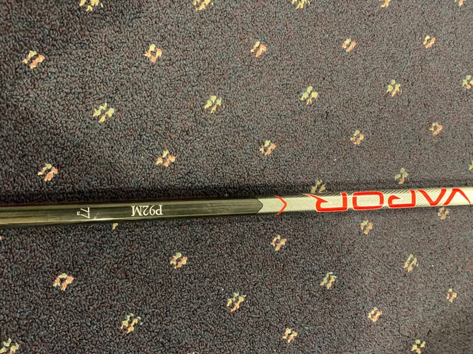 Senior Right Handed P92M Pro Stock Vapor 2x Team Hockey Stick