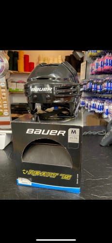 New Medium Bauer Re-Akt 75 Helmet