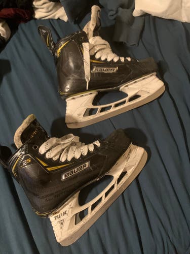 Used Bauer Regular Width Size 10.5 Supreme 2S Pro Hockey Skates
