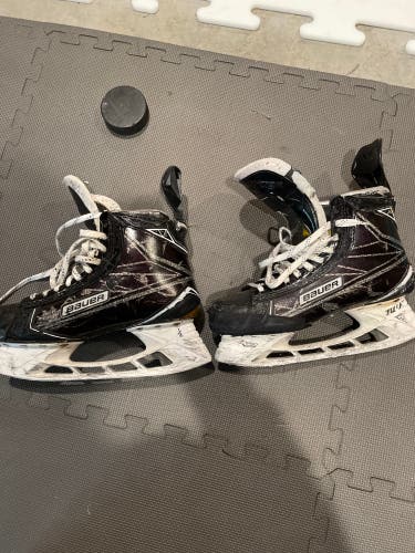 Used Bauer Size 9.5 Supreme 1S Hockey Skates