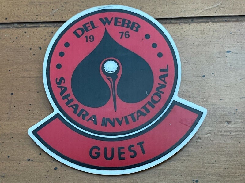 1976 Del Webb Sahara Invitational GOLF TOURNAMENT VINTAGE Collectible Pin Button