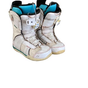 Used Ride Intuition Junior 05 Girls' Snowboard Boots