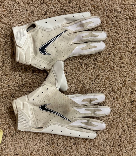Syracuse game used football gloves Duce Chestnut