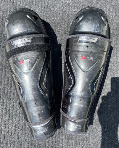 Used Bauer Vapor X900 Lite Shin Guards 16”, Rare size