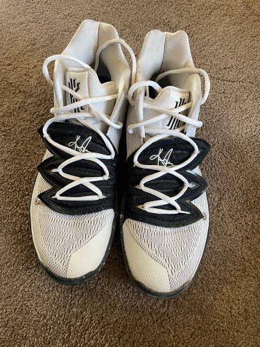 New Size Men's 10.5 (W 11.5) Nike Kyrie 5 Shoes