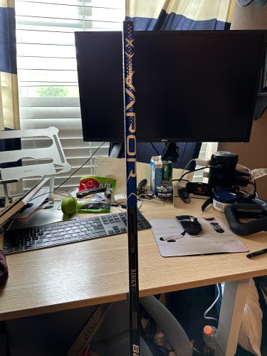 New Right Handed P92M Pro Stock Vapor Hyperlite Hockey Stick