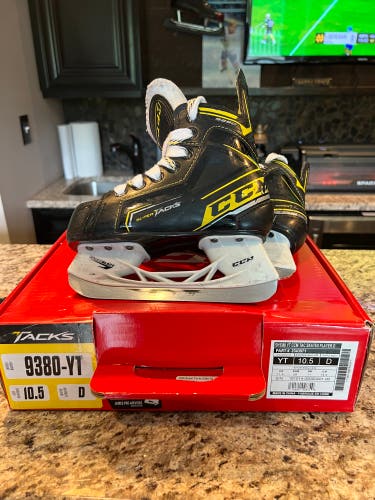 CCM Tacks Youth 10.5