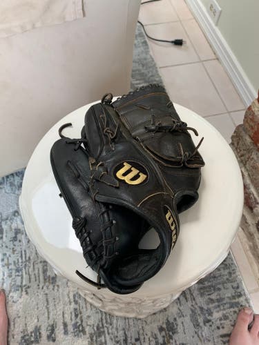 Outfield 11.75" A2000 Baseball Glove