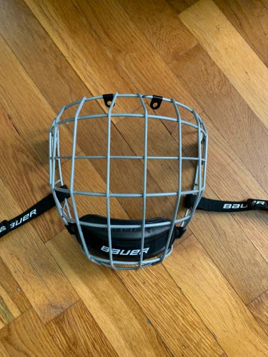 BAUER HOCKEY HELMET CAGE (FIRST COME,FIRST SERVE)