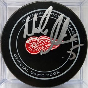 NICKLAS LIDSTROM Detroit Red Wings AUTOGRAPHED Signed Hockey GAME PUCK