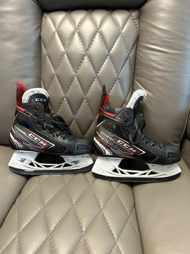 Youth Used CCM JetSpeed FT2 Hockey Skates Regular Width Size 13.5