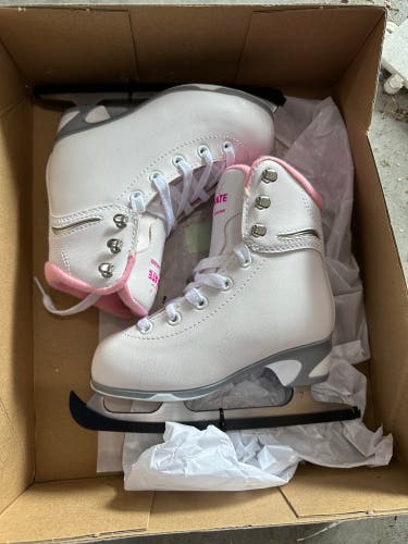 New Jackson Ultima Youth  Size 11 Figure Skates Pink Lining