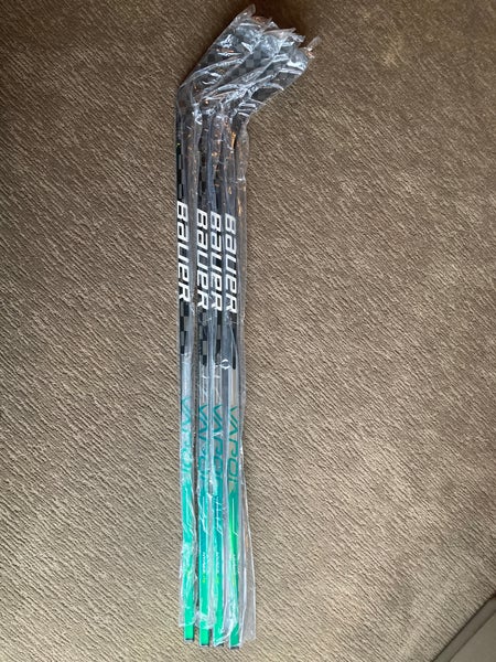 Senior Right Handed P28 Pro Stock Vapor Hyperlite Hockey Stick