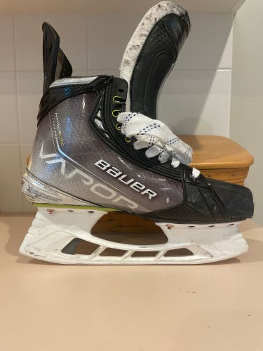 Used Bauer Regular Width Pro Stock Size 7.5 Vapor Hyperlite Hockey Skates