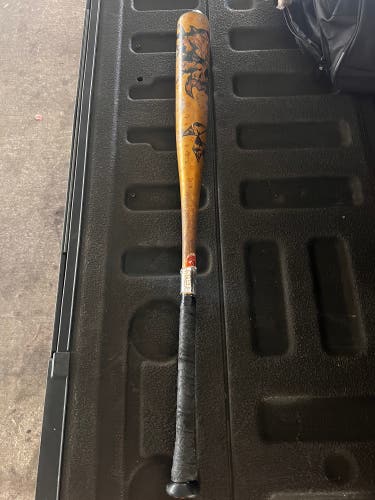 Used DeMarini (-3) 30 oz 33" Voodoo One Bat