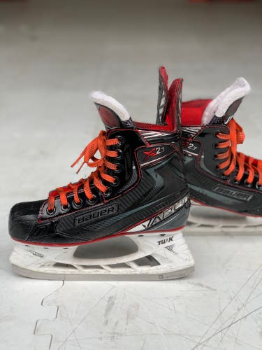 Used Bauer Vapor X2.7 Hockey Skates (Size 3.5D)