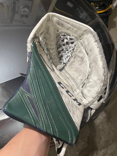 CCM Extreme Flex 4 Glove Pro Stock Regular Eflex