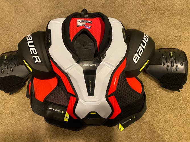 *New* | Large | Bauer Vapor Hyperlite Shoulder Pads