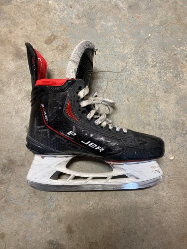 Used Bauer Regular Width  Size 8.5 Vapor 3X Pro Hockey Skates