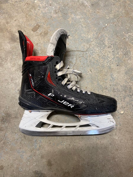 Used Bauer Regular Width Size 8.5 Vapor 3X Pro Hockey Skates