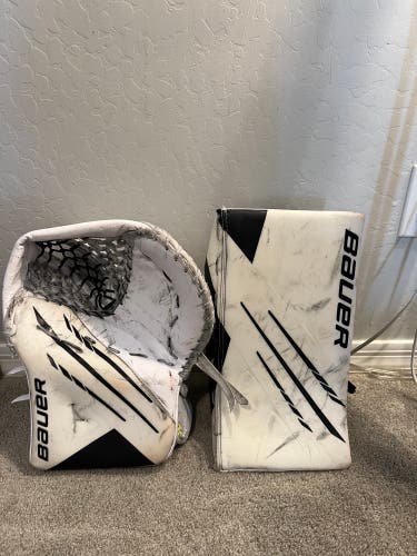 Bauer hyperlite sr glove set.