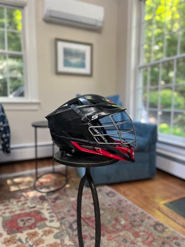 Player's Cascade S Helmet