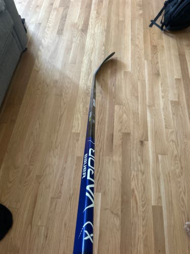 Intermediate Left Hand P92 Vapor Hyperlite Hockey Stick