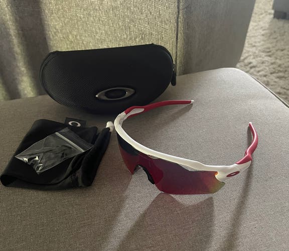 Used  Oakley Radar EV Sunglasses