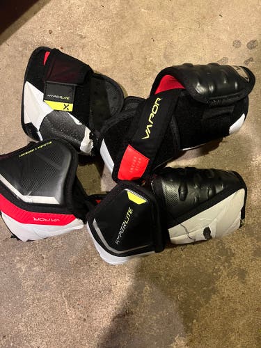 Used Medium Bauer Vapor Hyperlite Elbow Pads
