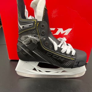 New CCM Regular Width Size 2 Tacks 9350 Hockey Skates