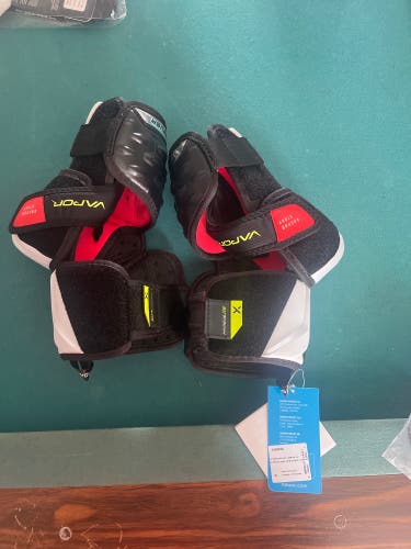 New Medium Bauer  Vapor Hyperlite Elbow Pads