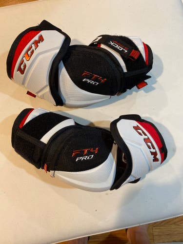 New Medium CCM FT4 Pro Elbow Pads