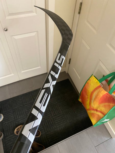 New Right Handed P90 Pro Stock Nexus Geo Hockey Stick