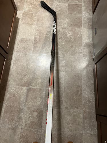 Used Left Hand P28 Vapor Hyperlite Hockey Stick