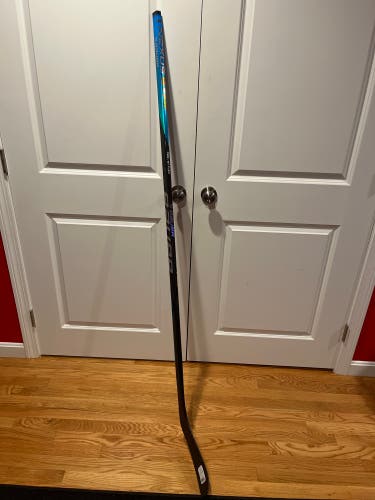 New Left Hand P28 Nexus Sync Hockey Stick